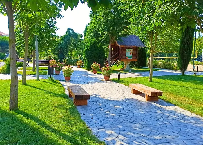 Attractive In Sunny Cascadas Family ساني بيتش